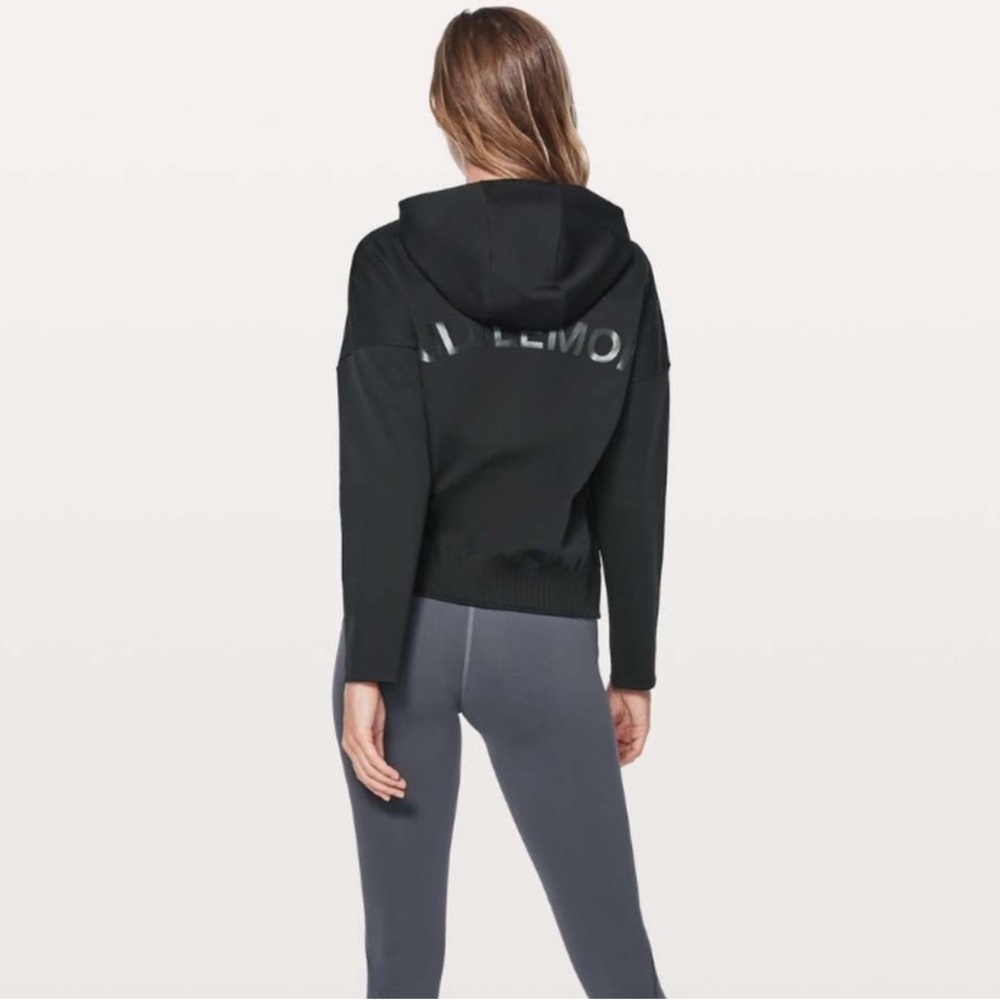 lululemon athletica
Lululemon Shaped Jacket
Expression 💕